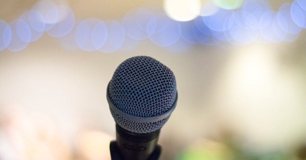 Public Speaking Tips: Overcoming Stage Fright and Delivering Compelling Presentations