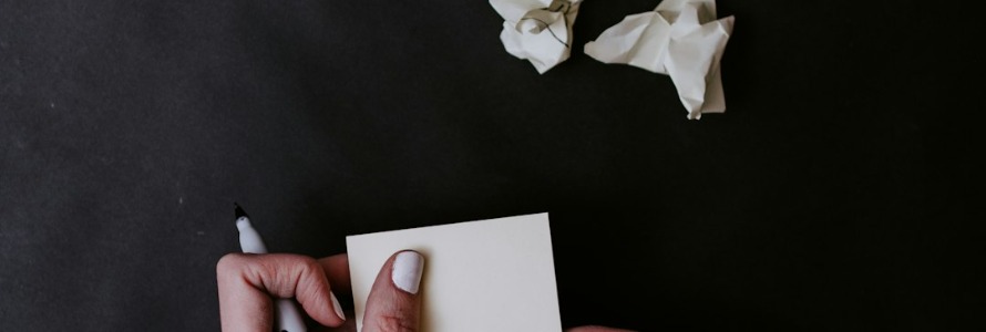 How to Write a Hook That Grabs Readers From Page One