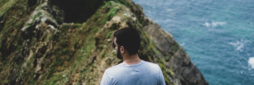Plot Twists and Cliffhangers: Keeping Readers on the Edge of Their Seats